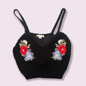 American Eagle Outfitters Flower Embroider Crochet Crop Top Size Small